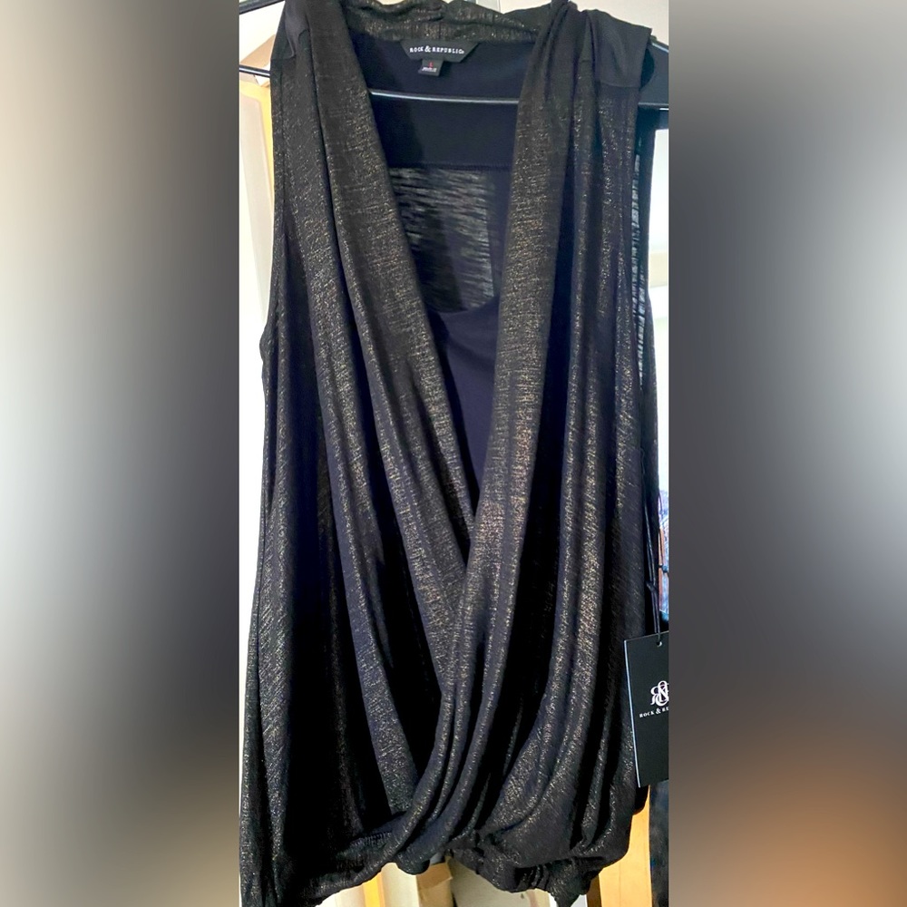 NWT Rock and Republic sleeveless top. Shimmery gold and black.